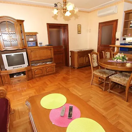 Apartment Hari
